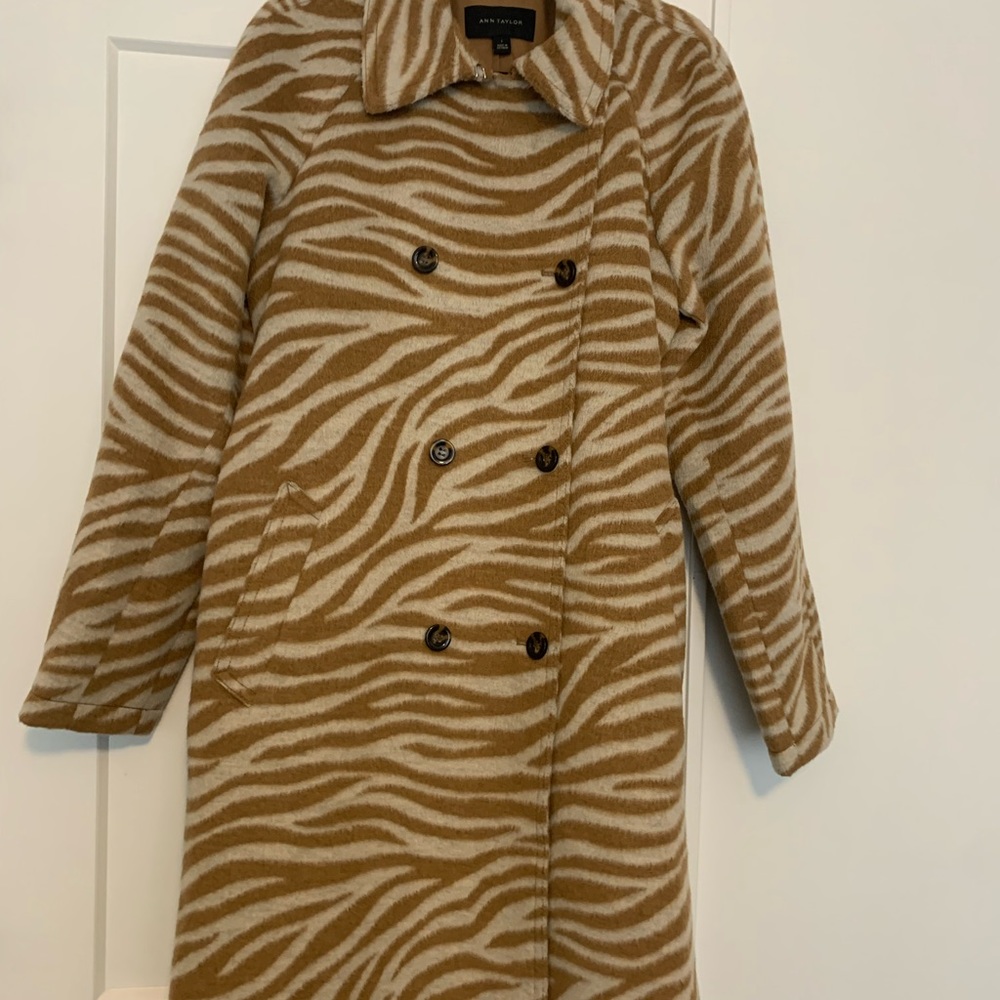 NWOT Ann Taylor print coat. Caramel and ivory color. Size large. Never worn